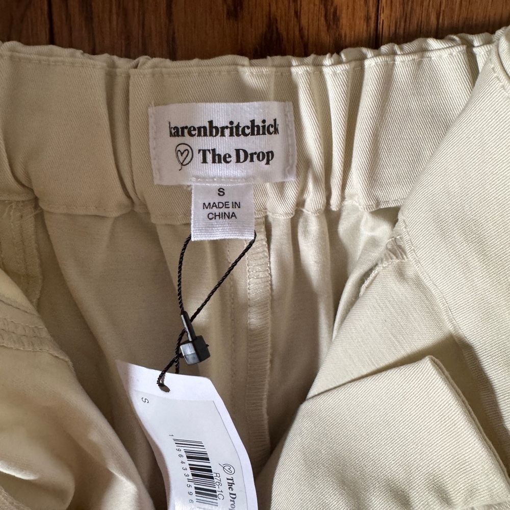women’s Cream Cargo Pants - Picture 2 of 7